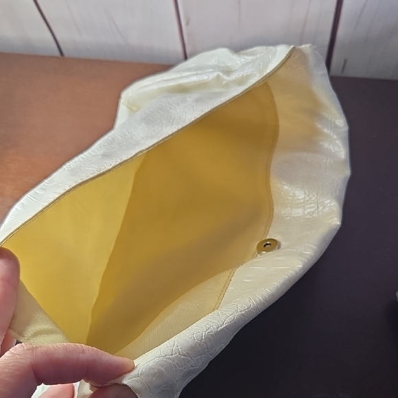 Candie's Cream Crocodile Embossed Fold Over Shoulder Bag Chain Strap Y2K Style - Picture 8 of 9